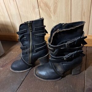 Freebird Baker Boot - Distressed Black